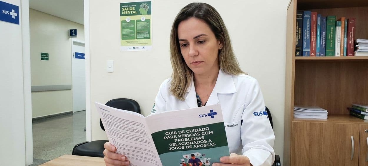 Profissionais do SUS são capacitados para atender pessoas com ludopatia.